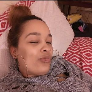 Meet your Posher, Cassandra